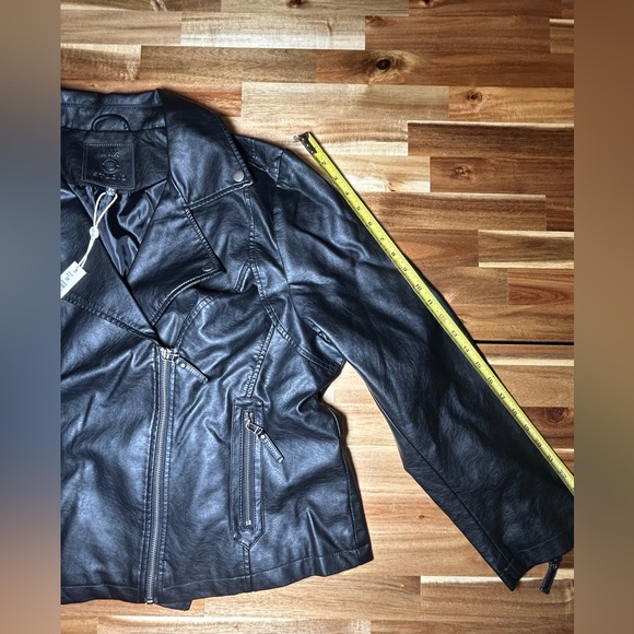 Max Studio Black Washed Faux Leather Moto Jacket Size 2X - Picture 11 of 14